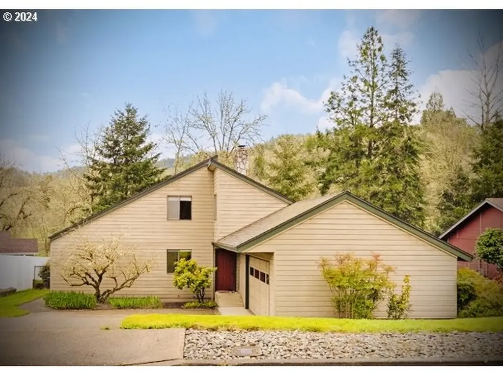 817 Se Sharon Avenue Roseburg OR 97470