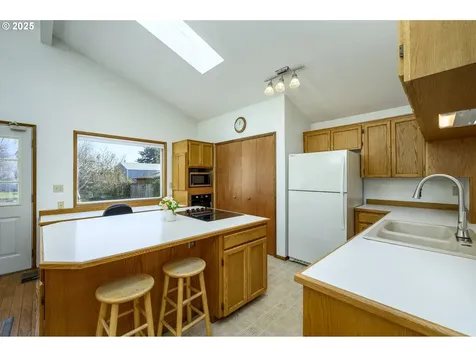 1750 NE Mcdonald Lane Mcminnville OR 97128