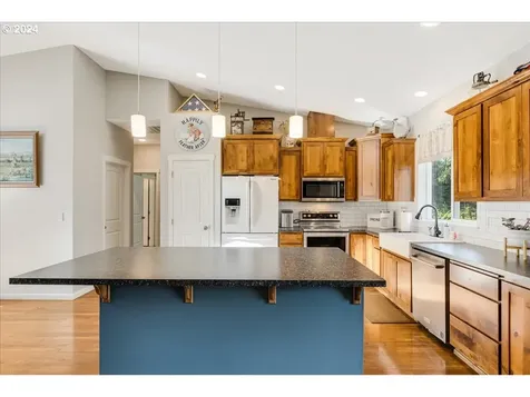 39909 SE Kitzmiller Road Eagle Creek OR 97022