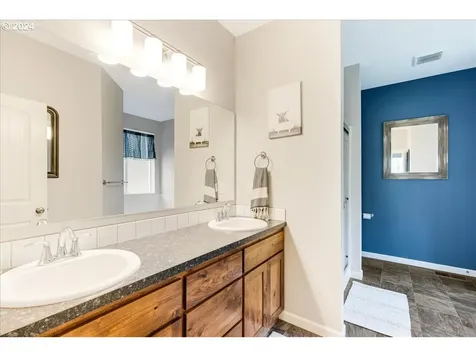 39909 SE Kitzmiller Road Eagle Creek OR 97022