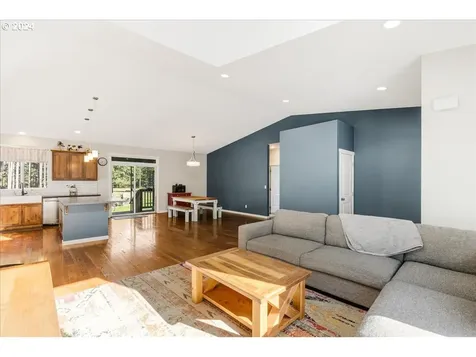 39909 SE Kitzmiller Road Eagle Creek OR 97022
