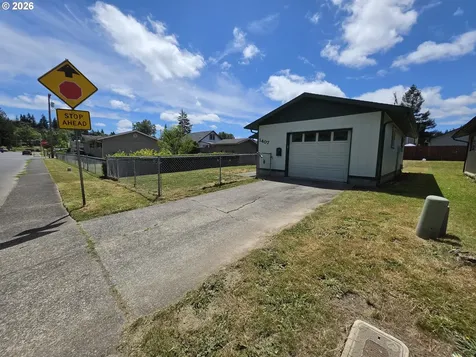 1407 Bowmont Avenue Kelso WA 98626