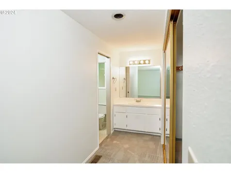 1743 Se Lewellyn Avenue Troutdale OR 97060