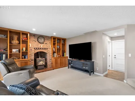 5816 NW Simnasho Drive Portland OR 97229