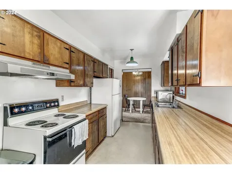 13035 SE Salmon Street Portland OR 97233