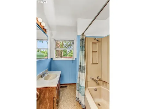 13035 SE Salmon Street Portland OR 97233