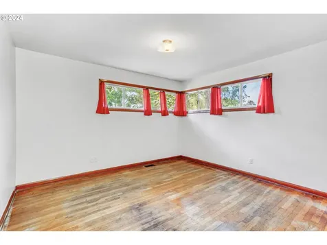 13035 SE Salmon Street Portland OR 97233