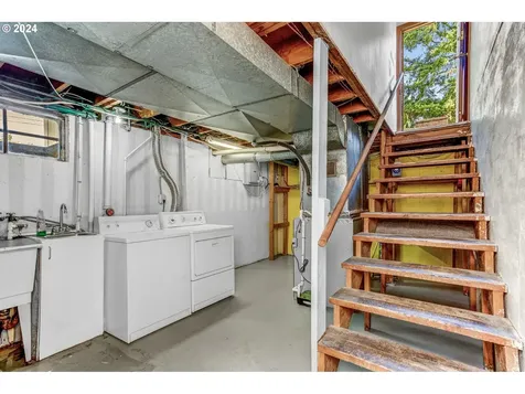 13035 SE Salmon Street Portland OR 97233