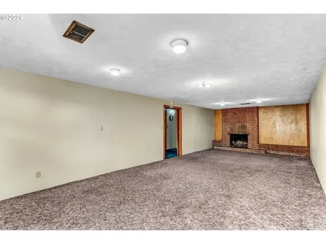 13035 SE Salmon Street Portland OR 97233