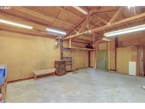 13035 SE Salmon Street Portland OR 97233