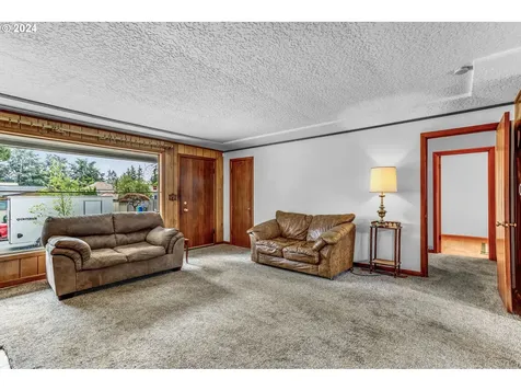 13035 SE Salmon Street Portland OR 97233