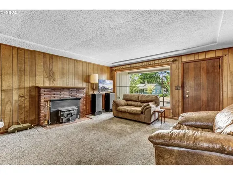 13035 SE Salmon Street Portland OR 97233