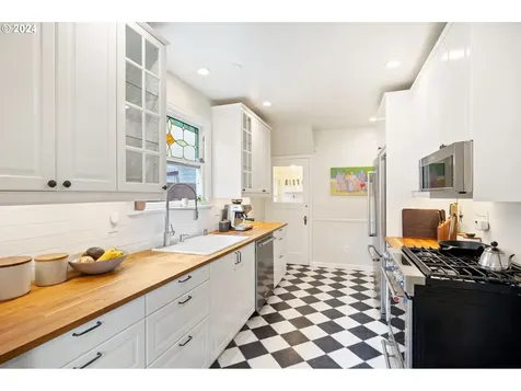 4114 N Colonial Avenue Portland OR 97217