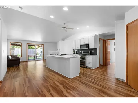 4232 Ne Hayes Street Camas WA 98607