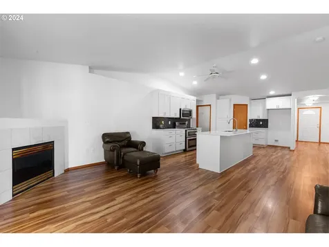 4232 Ne Hayes Street Camas WA 98607