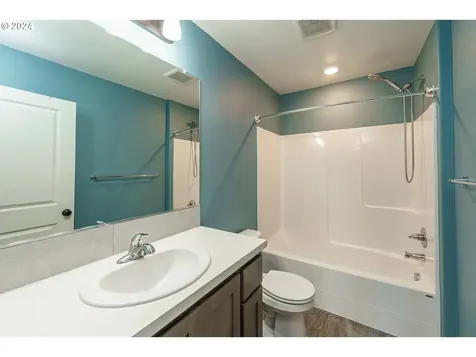 9502 NE 169th Avenue Vancouver WA 98682