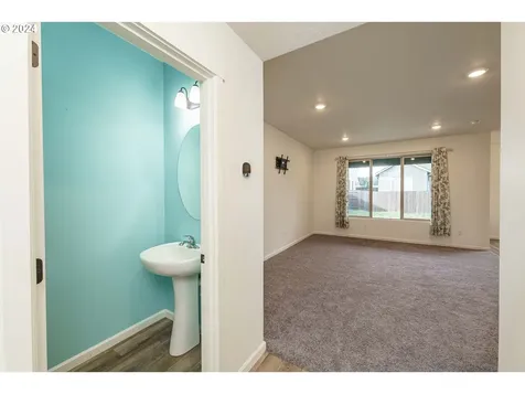 9502 NE 169th Avenue Vancouver WA 98682