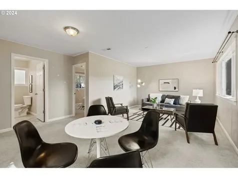 8435 Sw Cedarcrest Street Portland OR 97223