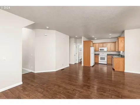 5565 King Arthur Court Eugene OR 97402