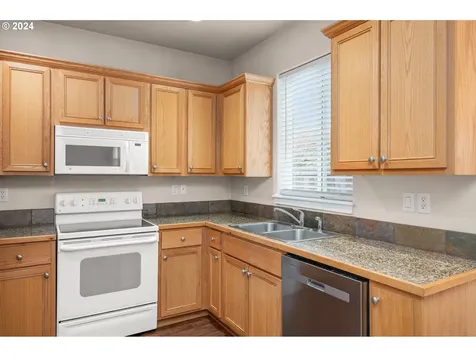 5565 King Arthur Court Eugene OR 97402