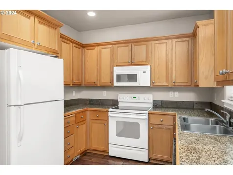 5565 King Arthur Court Eugene OR 97402