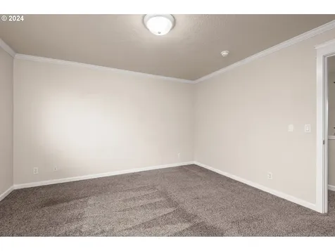 5565 King Arthur Court Eugene OR 97402