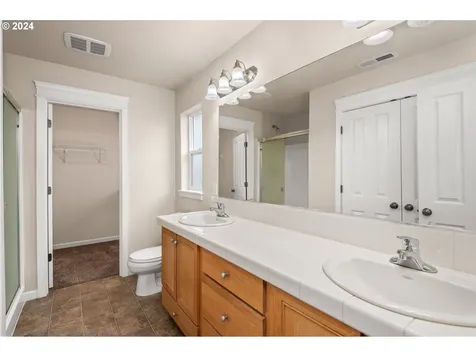 5565 King Arthur Court Eugene OR 97402