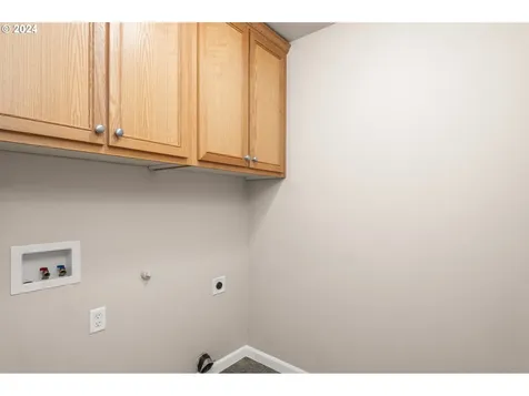 5565 King Arthur Court Eugene OR 97402