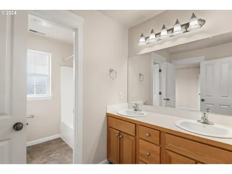 5565 King Arthur Court Eugene OR 97402