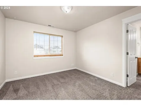 5565 King Arthur Court Eugene OR 97402