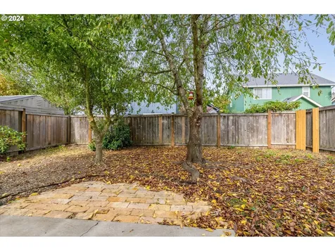 5565 King Arthur Court Eugene OR 97402