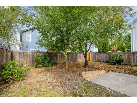 5565 King Arthur Court Eugene OR 97402