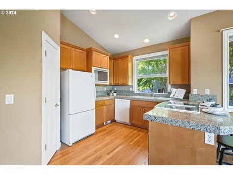 3121 N Juniper Drive Newberg OR 97132