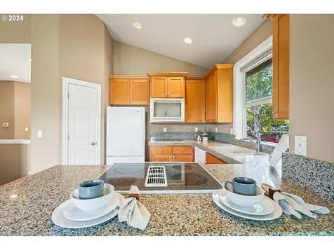 3121 N Juniper Drive Newberg OR 97132