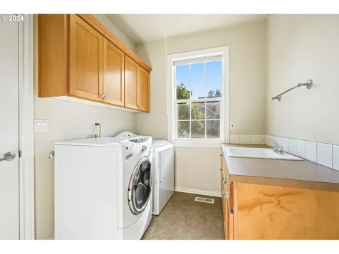 3121 N Juniper Drive Newberg OR 97132