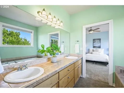 3121 N Juniper Drive Newberg OR 97132