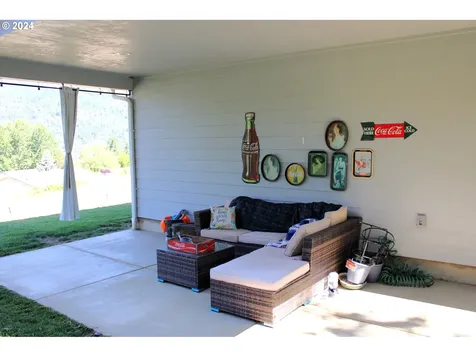 281 Clark Street Myrtle Creek OR 97457