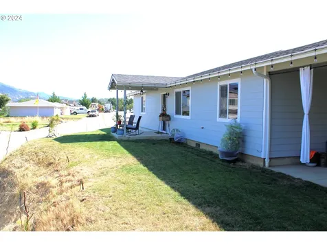 281 Clark Street Myrtle Creek OR 97457