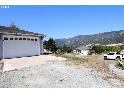 281 Clark Street Myrtle Creek OR 97457