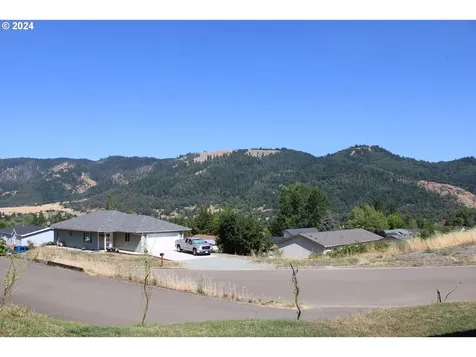 281 Clark Street Myrtle Creek OR 97457