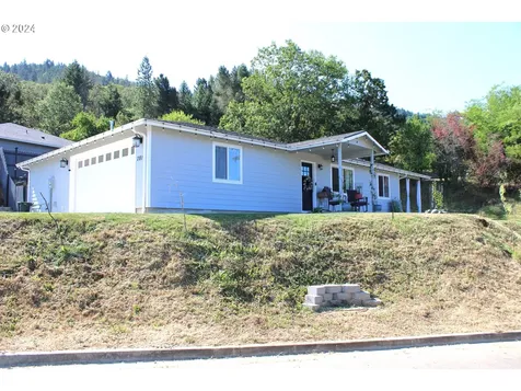 281 Clark Street Myrtle Creek OR 97457