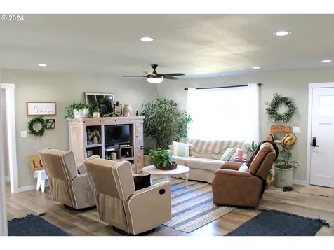 281 Clark Street Myrtle Creek OR 97457
