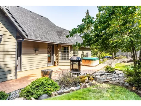 167 Gray Squirrel Court Winchester OR 97495