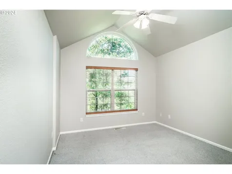 167 Gray Squirrel Court Winchester OR 97495