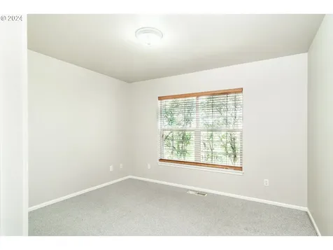 167 Gray Squirrel Court Winchester OR 97495