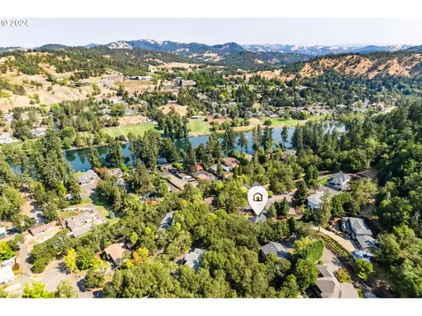 167 Gray Squirrel Court Winchester OR 97495