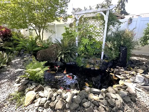 134 W Cardinal Street Roseburg OR 97471