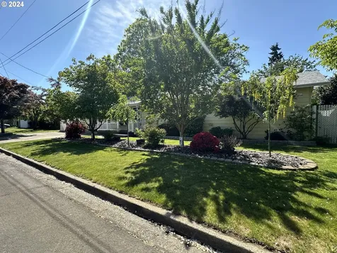 134 W Cardinal Street Roseburg OR 97471