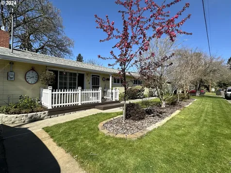 134 W Cardinal Street Roseburg OR 97471
