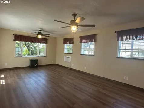134 W Cardinal Street Roseburg OR 97471